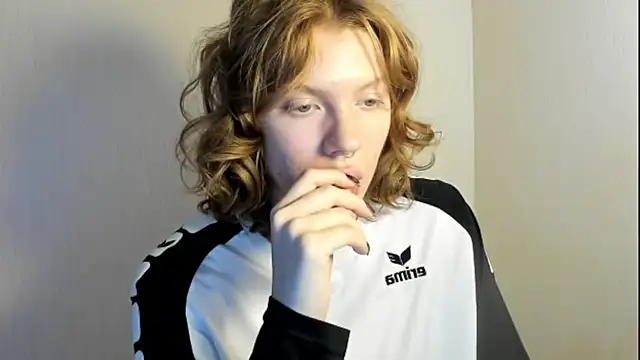 StellaDavis online show from November 5, 9:09 am