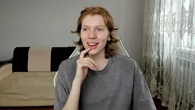 StellaDavis online show from April 13, 11:05 am