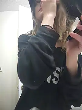 Snapshot of AriellaTaylor chatting on December 8, 7:32 pm AriellaTaylor online show from December 8, 7:32 pm