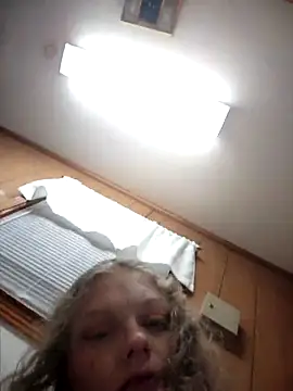 Snapshot of AriellaTaylor chatting on December 10, 10:17 am AriellaTaylor online show from December 10, 10:17 am