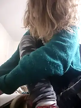 Snapshot of AriellaTaylor chatting on December 18, 8:42 am AriellaTaylor online show from December 18, 8:42 am