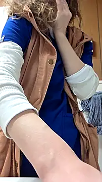 Snapshot of AriellaTaylor chatting on February 22, 11:02 am AriellaTaylor online show from February 22, 11:02 am