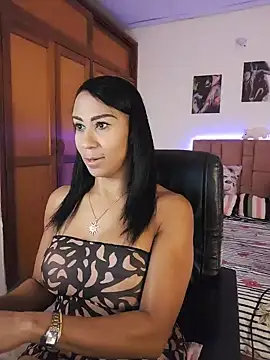 Snapshot of charlotte_bayron02 chatting on May 29, 12:41 am charlotte bayron02 online show from May 29, 12:41 am