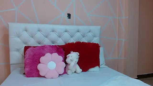 Snapshot of hantonella_ chatting on September 13, 7:35 pm hantonella  online show from September 13, 7:35 pm