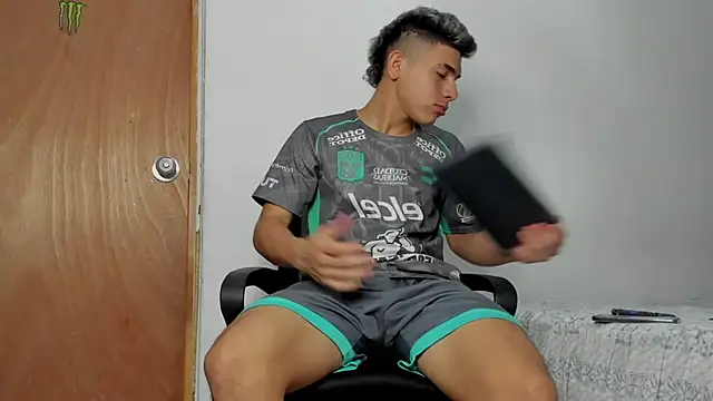 andrew rose  online show from February 5, 6:34 pm