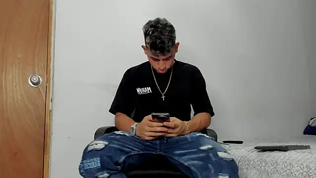 andrew rose  online show from February 11, 4:17 am