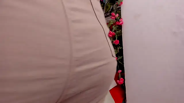 Snapshot of Elianissquirt chatting on January 15, 12:36 pm Elianissquirt online show from January 15, 12:36 pm