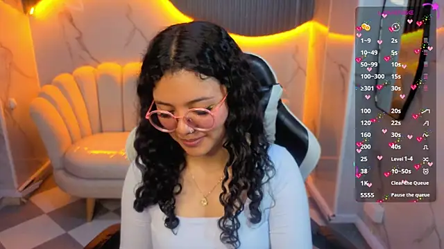 victoria castillo b online show from February 25, 7:45 pm