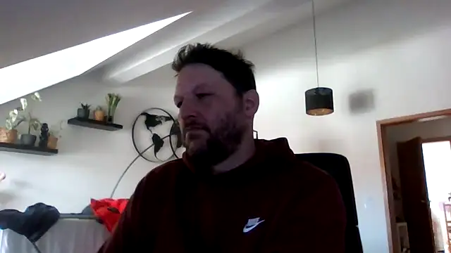 Snapshot of BennyLommy chatting on April 29, 8:29 am BennyLommy online show from April 29, 8:29 am