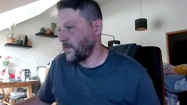 Snapshot of BennyLommy chatting on June 12, 10:36 am BennyLommy online show from June 12, 10:36 am