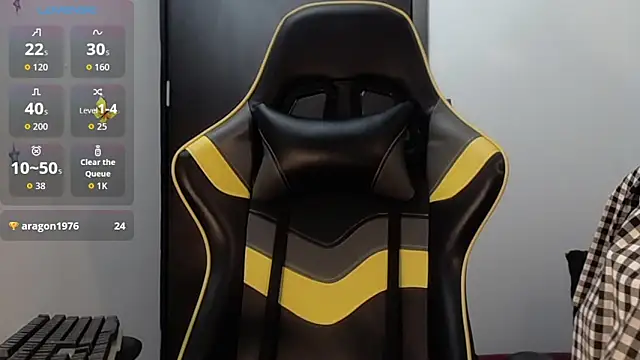 v1cky  online show from October 4, 11:03 pm