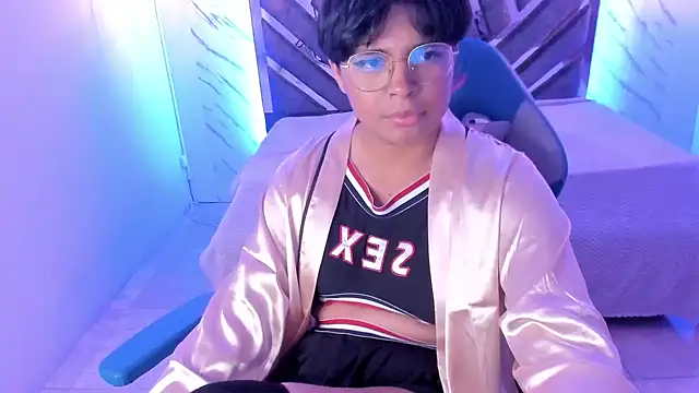 Emmapark  online show from February 6, 10:10 pm