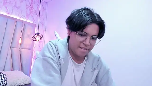 Emmapark  online show from March 11, 7:25 pm