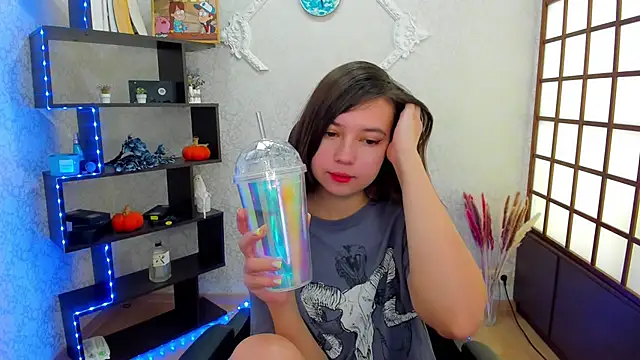 Snapshot of Lina_Brownie chatting on December 7, 1:58 am Lina Brownie online show from December 7, 1:58 am