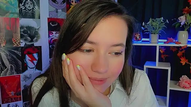 Snapshot of Lina_Brownie chatting on December 13, 5:16 am Lina Brownie online show from December 13, 5:16 am