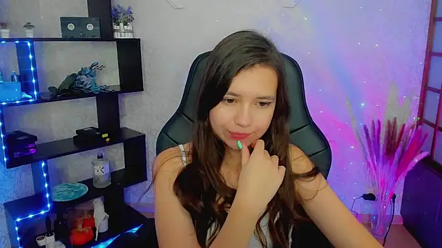 Snapshot of Lina_Brownie chatting on December 28, 5:33 am Lina Brownie online show from December 28, 5:33 am