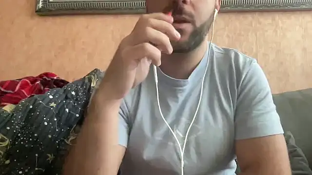 Snapshot of RedDante89 chatting on December 15, 8:30 am RedDante89 online show from December 15, 8:30 am