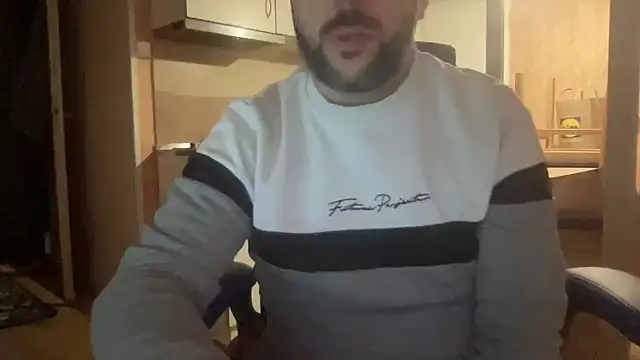 Snapshot of RedDante89 chatting on January 1, 12:53 am RedDante89 online show from January 1, 12:53 am