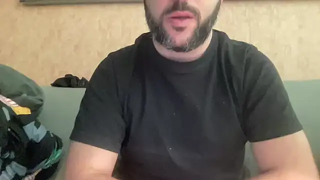 Snapshot of RedDante89 chatting on February 21, 9:45 am RedDante89 online show from February 21, 9:45 am