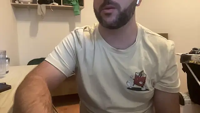 Snapshot of RedDante89 chatting on October 26, 8:31 am RedDante89 online show from October 26, 8:31 am