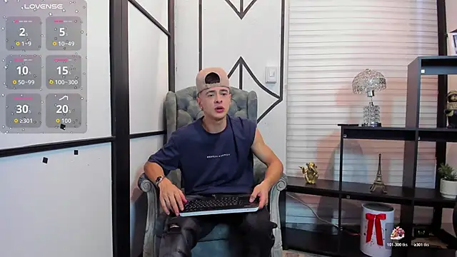 JuniorMorris  online show from October 25, 9:42 pm