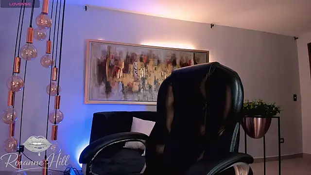 RoxanneHill  online show from March 5, 12:01 pm