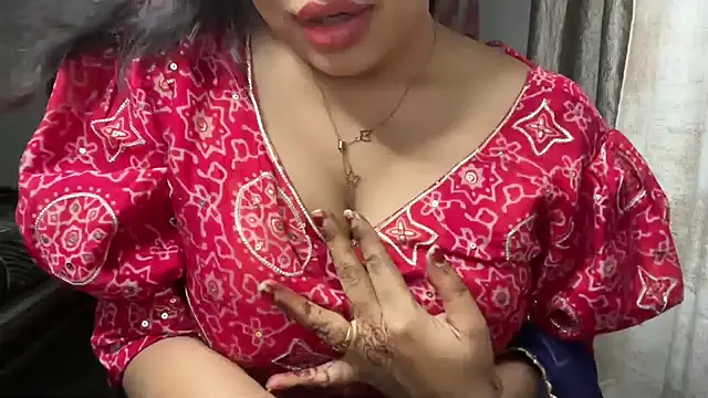 Snapshot of Spice-Summi chatting on March 2, 2:10 pm Spice-Summi online show from March 2, 2:10 pm