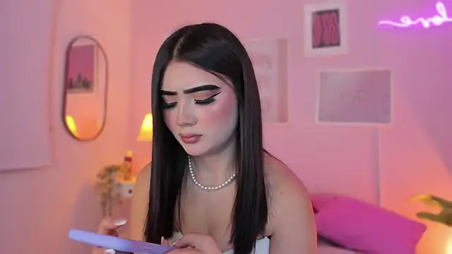 Snapshot of little-natt chatting on December 13, 12:31 am little-natt online show from December 13, 12:31 am