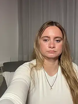 Sophie Raegan online show from April 7, 1:55 pm