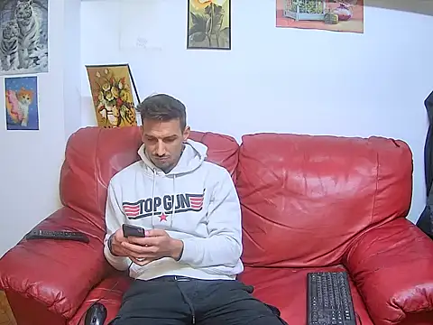 Snapshot of GiorgieUps chatting on October 27, 2:15 am GiorgieUps online show from October 27, 2:15 am
