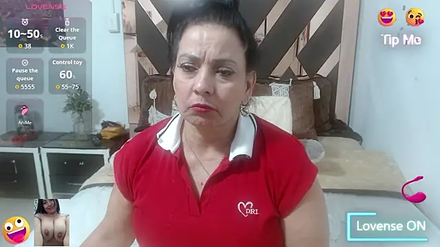 lindaesmeralda online show from October 5, 11:57 pm