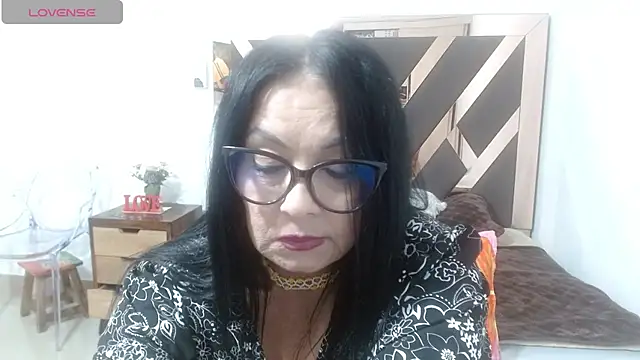 lindaesmeralda online show from March 18, 4:54 pm