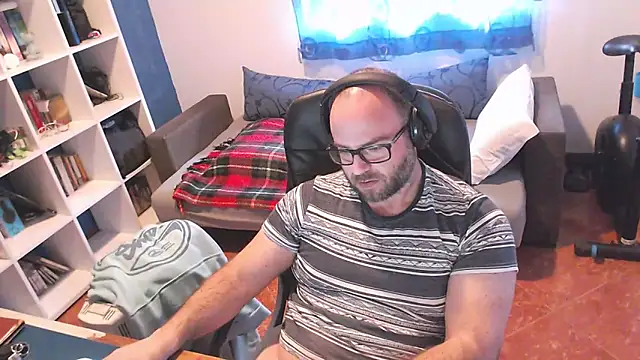 ravingr4d4 online show from March 10, 3:20 pm