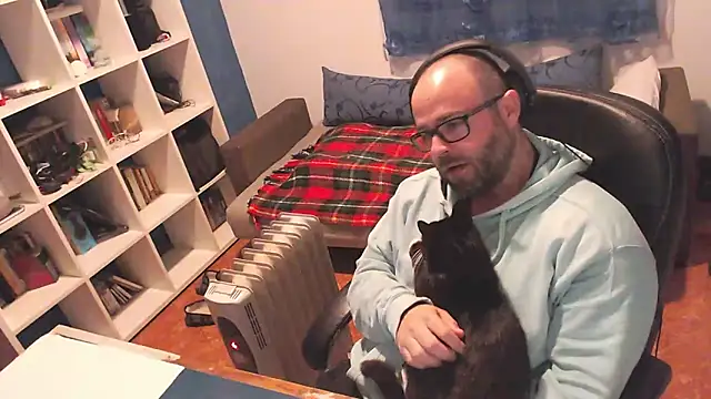 ravingr4d4 online show from March 10, 10:24 pm