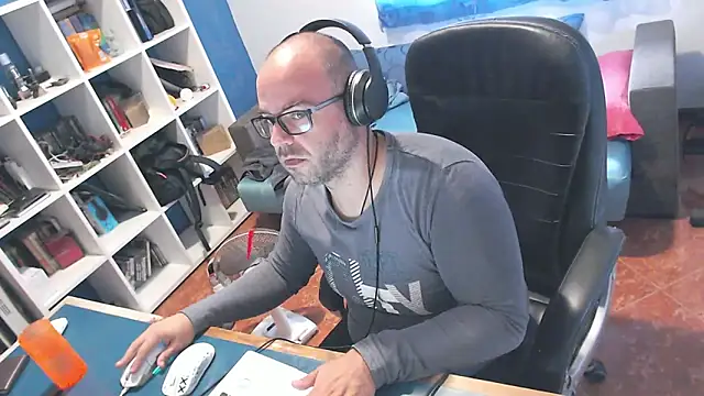 ravingr4d4 online show from September 12, 9:31 am