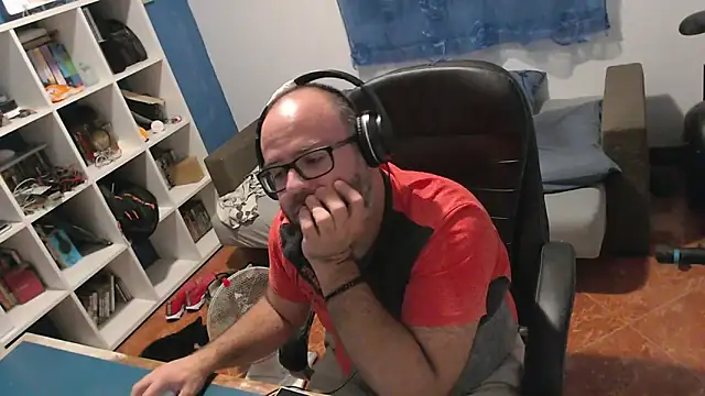 ravingr4d4 online show from September 24, 9:40 pm