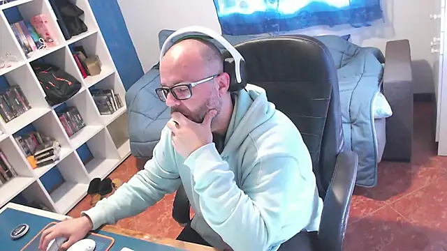 ravingr4d4 online show from March 11, 12:11 pm