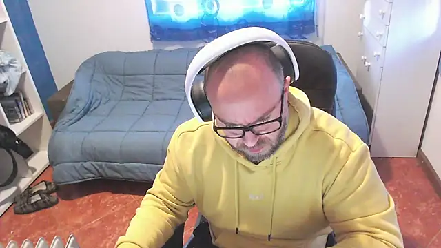 ravingr4d4 online show from March 17, 9:45 am