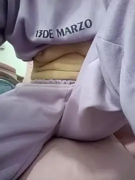 Snapshot of SweetGirl2k2 chatting on January 2, 11:27 pm SweetGirl2k2 online show from January 2, 11:27 pm