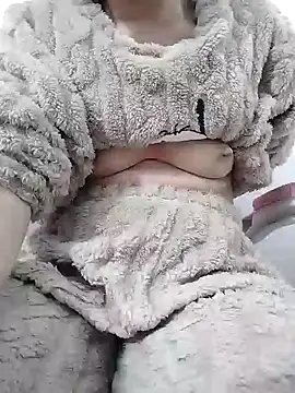 Snapshot of SweetGirl2k2 chatting on January 6, 7:42 am SweetGirl2k2 online show from January 6, 7:42 am