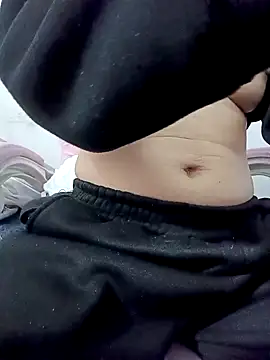 Snapshot of SweetGirl2k2 chatting on January 7, 11:03 pm SweetGirl2k2 online show from January 7, 11:03 pm