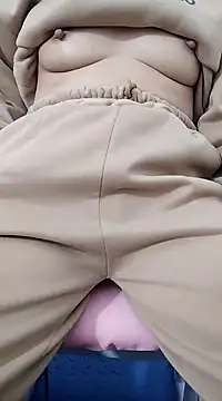 Snapshot of SweetGirl2k2 chatting on January 19, 9:22 am SweetGirl2k2 online show from January 19, 9:22 am