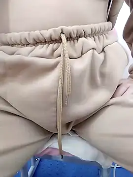 Snapshot of SweetGirl2k2 chatting on January 19, 10:17 pm SweetGirl2k2 online show from January 19, 10:17 pm