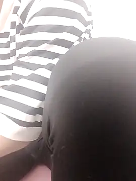 Snapshot of SweetGirl2k2 chatting on February 3, 2:47 am SweetGirl2k2 online show from February 3, 2:47 am