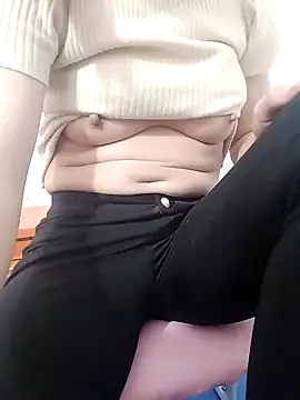 Snapshot of SweetGirl2k2 chatting on February 5, 6:46 am SweetGirl2k2 online show from February 5, 6:46 am