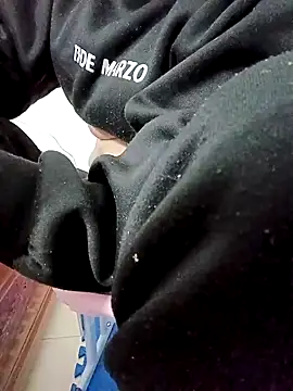 Snapshot of SweetGirl2k2 chatting on February 10, 3:46 am SweetGirl2k2 online show from February 10, 3:46 am