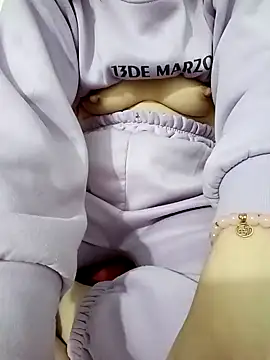 Snapshot of SweetGirl2k2 chatting on February 13, 12:24 am SweetGirl2k2 online show from February 13, 12:24 am