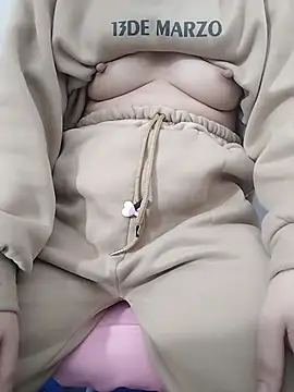 Snapshot of SweetGirl2k2 chatting on February 14, 9:10 pm SweetGirl2k2 online show from February 14, 9:10 pm