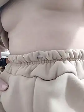 Snapshot of SweetGirl2k2 chatting on February 18, 12:17 pm SweetGirl2k2 online show from February 18, 12:17 pm