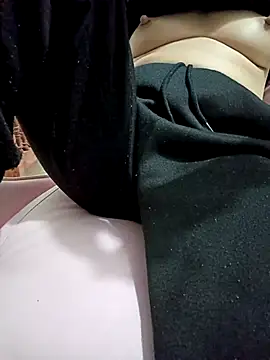 Snapshot of SweetGirl2k2 chatting on February 21, 4:51 am SweetGirl2k2 online show from February 21, 4:51 am